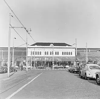 Voorzijde van Station Den Haag Staatsspoor