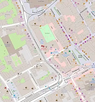 De huidige straat, inclusief de loop van de tramrails.