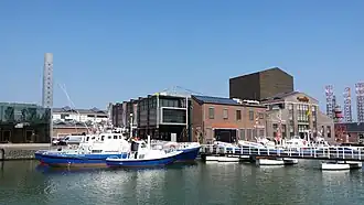 Theater de Kampanje naast het Reddingmuseum