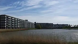 Centrale vijver en bebouwing in De Schooten