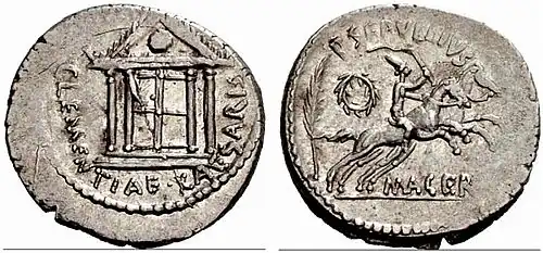 De tempel van Caesar en Clementia op een denarius van P. Sepullius Macer, met de legende CLEMENTIAE CAESARIS.