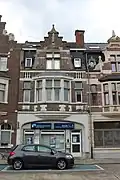 Burgerhuis met winkel ontworpen door Ferdinand De Ruddere
