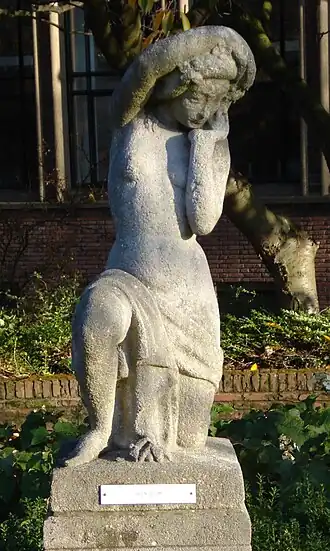 Meisje met bloemen in het haar (1942)