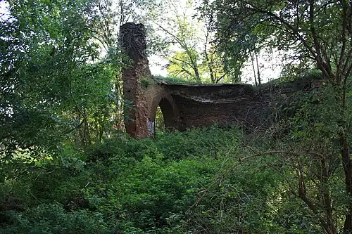 Ruïne Haus Laach (ten zuiden van Thorr, in ontoegankelijk terrein)