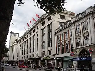 Het Derry & Toms-gebouw, de voormalige "Big Biba"; gefotografeerd in 2013