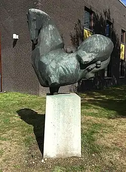 Bronzen paard genaamd Force (1986)