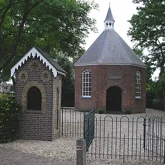 Aanzicht in 2007, met de kleinere Antoniuskapel op de voorgrond