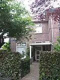 Onderdeel van een reeks van 3 bouwblokken met elk 4 woningen