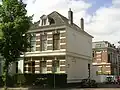 Onderdeel van een blok van 10 herenhuizen