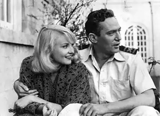 Peter Finch met Diane Cilento