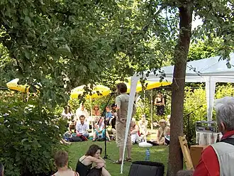 Voorlezende dichter (Xavier Roelens) op 27 juli 2006