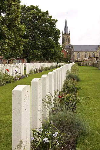 Overzicht met rijen graven