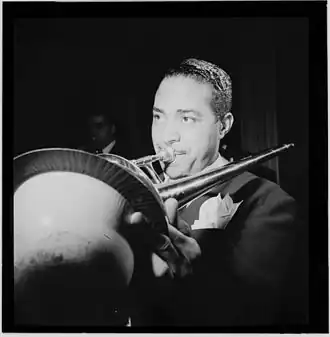 Dicky Wells in Eddie Condon's, circa januari 1947 (foto:William P. Gottlieb)