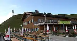 Bergstation en restaurant van de Diedamskopf-bergbanen in Schoppernau in het Bregenzerwald