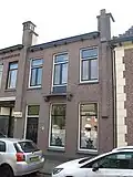 Dubbel woonhuis met voormalige winkel (met nr. 14)