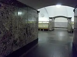 Doorkijk vanaf het peron