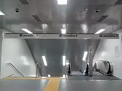 De (rol)trappen naar het perron.