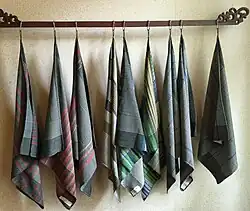 Theedoeken, geweven op het grote weefgetouw, elk met een uniek ontwerp