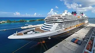 Disney Wish in de haven van Nassau