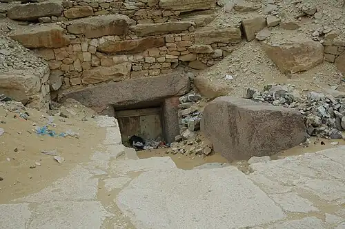 Toegang tot de piramide van Djedkare