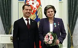Valentina Teresjkova ontving de Orde van de Vriendschap uit handen van Dmitri Medvedev in april 2010