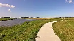 De Dongjumervaart (boven), De Rie (linksonder) en de Tzummarumervaart (rechts)