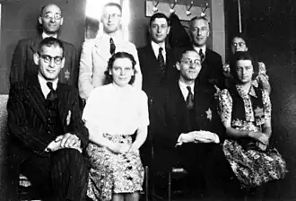 Docenten van het het Joods Lyceum Arnhem. Tweede van rechts (voor) is Alexander Roselaar. Bron: Gelders Archief.