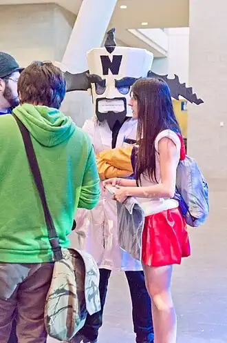 Cosplay (midden) van Cortex