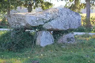Dolmen de Kermorvant (Moustoir-Ac)
