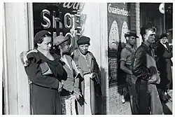 Dienstbodes wachtend op de tram in Atlanta (Georgia), mei 1939
