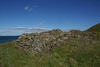 Doon Castle Broch, gezien vanuit het zuiden, de zeezijde.
