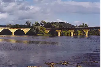 Monding Vézère in Dordogne bij Limeuil