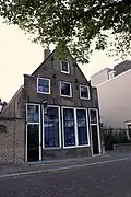 Woonhuis met puntgevel
