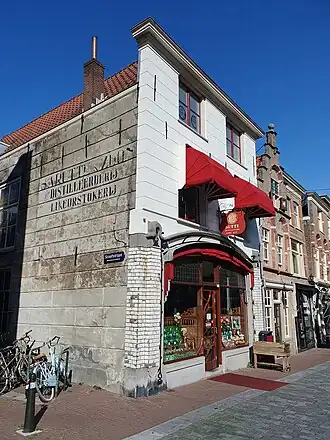 Slijterij van Rutte aan de Vriesestraat 130 te Dordrecht.