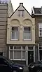 Pand met tot puntgevel gewijzigde Dordtse trapgevel
