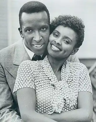 Dorian Harewood en Debbi Morgan (rechts) in 1984.