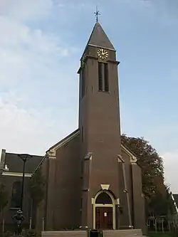 De protestantse Dorpskerk uit 1867.