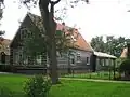Houten huis, een geheel vormend met het buurnummer 117