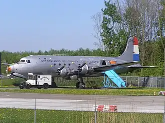 Een C-54, vergelijkbaar met het ramptoestel