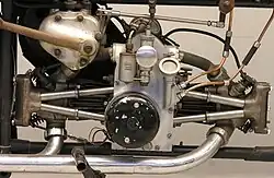 De motoren van de 350cc-K 32 en de 500cc-M 32 waren buitenbeentjes: kopkleppers op een zijklep-carter en daarom zaten de stoterstangen aan de zijkant, waar eerst de zijkleppen hadden gezeten.