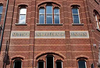 Gevel aan de Godsweerdersingel 77-83