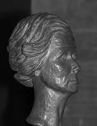 Mary Dresselhuys (1977), Tiel