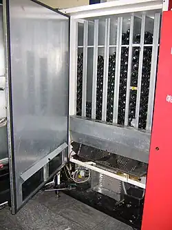 Binnenkant van een blikjesautomaat