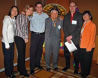 Kawasaki in februari 2005 (midden-rechts met sombrero) op het 8e Internationale Ziekte van Kawasaki-symposium, gehouden op de pediatriefaculteit van de Universiteit van San Diego.[1]