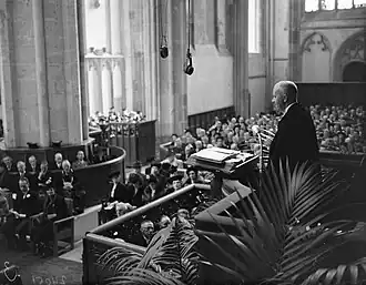 Ds. Berkel tijdens de doopplechtigheid van prinses Marijke (Domkerk Utrecht, 1947)
