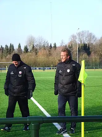Roest (rechts) met Ton du Chatinier, in 2009 de hoofdtrainer van FC Utrecht.