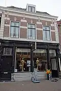 Winkelwoonhuis in rijke neorenaissance-stijl[1]
