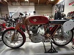 In Italië werd in afwijkende klassen geracet, zoals met deze 175 cc Ducati uit 1958