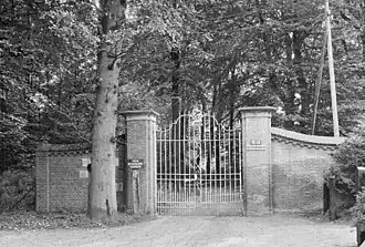 De ingang van de voormalige buitenplaats Duinvliet