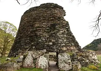 Dun Telve, tien meter hoge broch in Glenelg. Ingang.